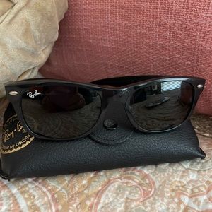 Ray Ban’s 2140 classic wayfarers